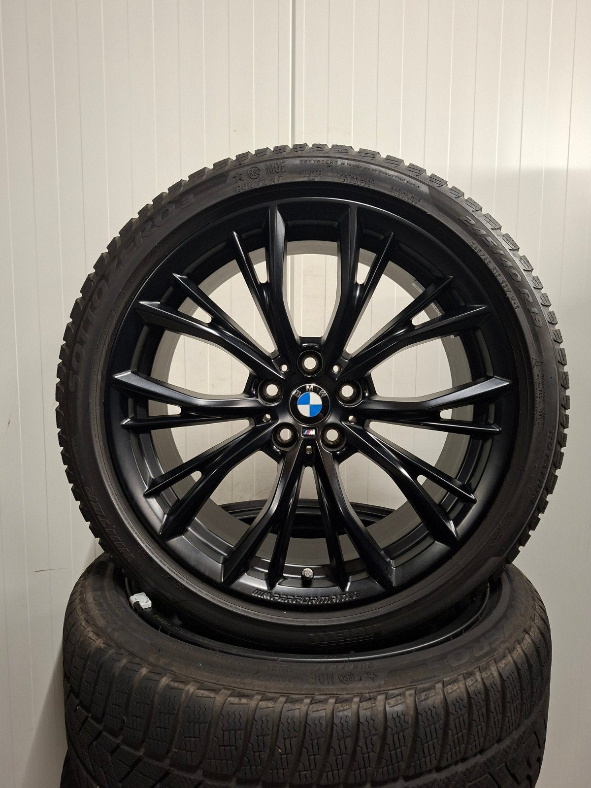 19' BMW 5 8 Serie Styling 786M Performance met winterbanden