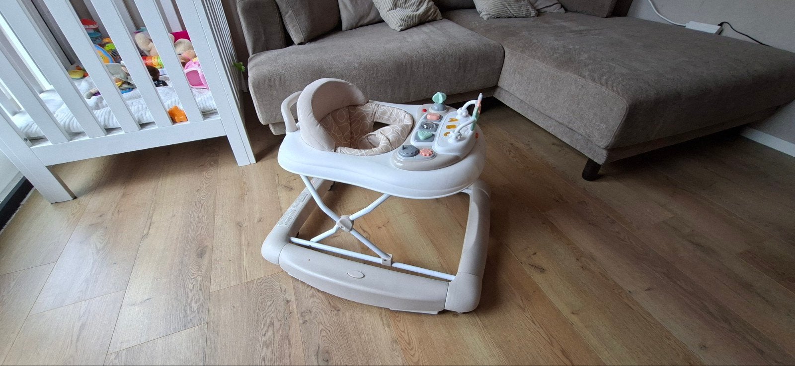 Babywalker met speelpaneel - Zo goed als nieuw, Ophalen, Zo goed als nieuw, Overige typen, Met licht