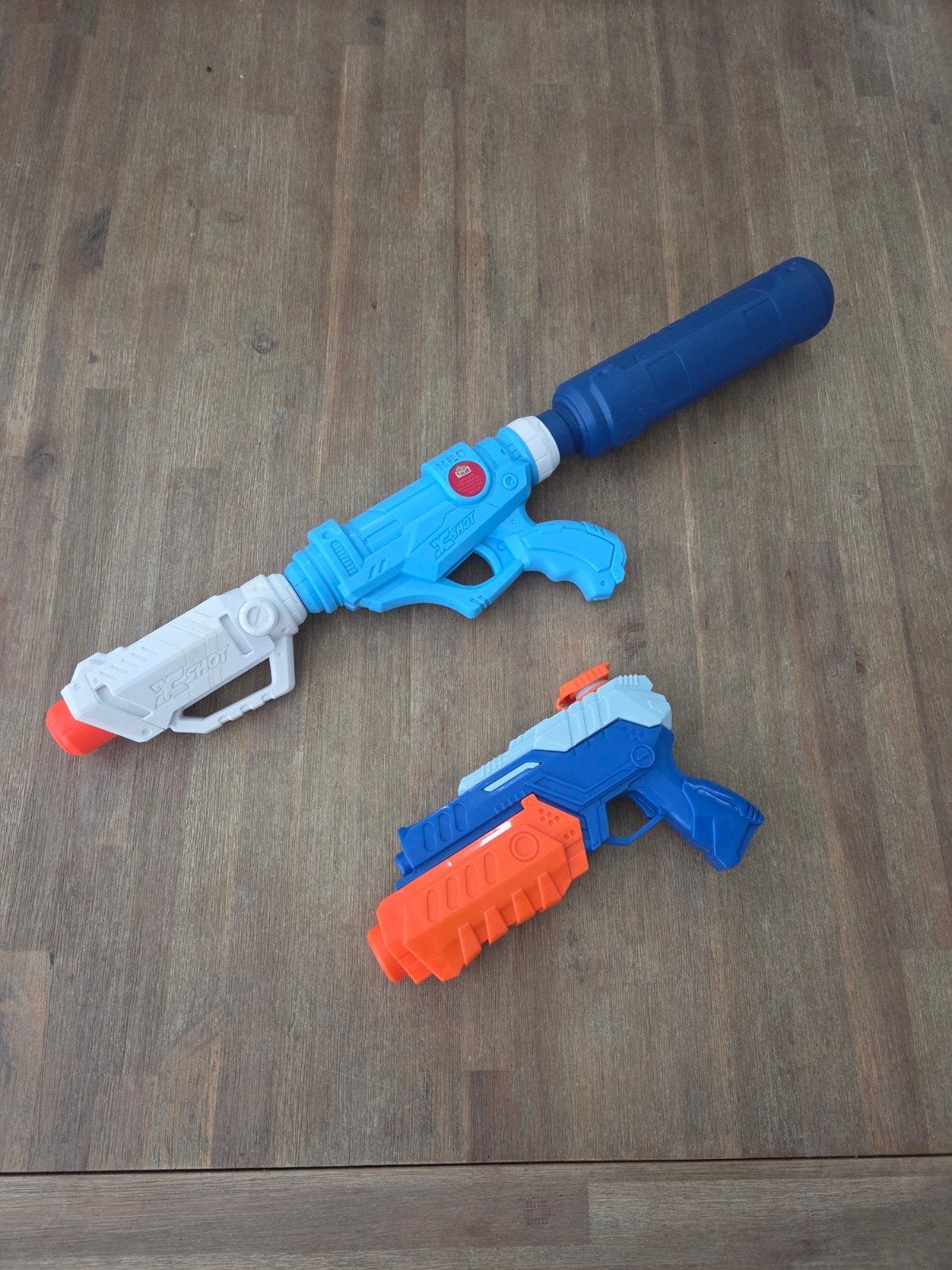 2 waterpistolen, Ophalen