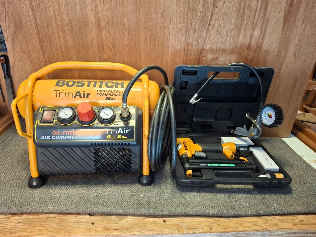 Compressor met toebehoren., Doe-het-zelf en Verbouw, Compressors, Ophalen, Gebruikt, 6 tot 10 bar, Minder dan 200 liter/min