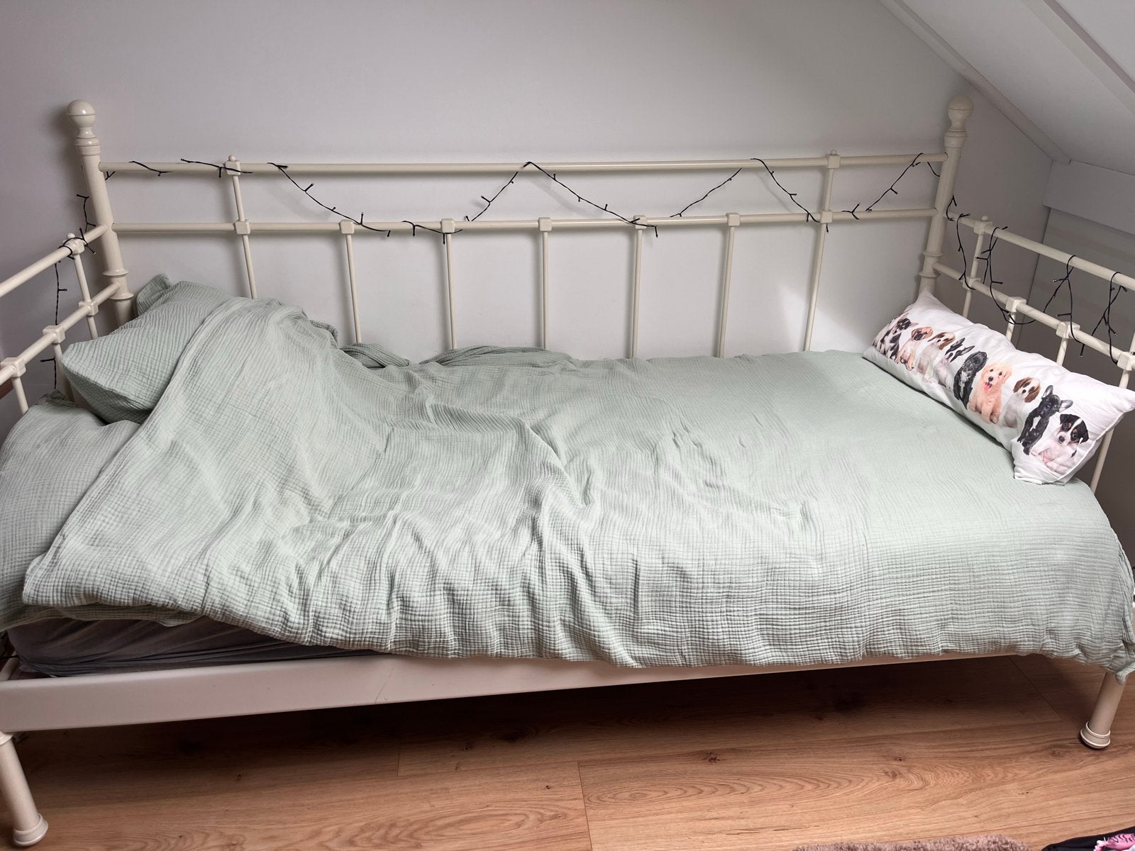 Wit metalen bedframe met verstelbare lattenbodem, Huis en Inrichting, Ophalen, Eenpersoons, Wit, 80 cm