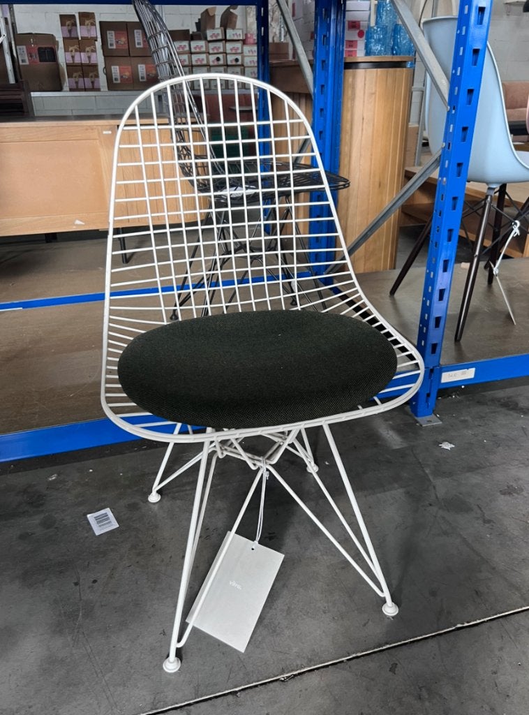 Vitra Wire Chair DKR-5 stoel Creme groen | Van €595, nu, Vitra, Wit, Nieuw, Ophalen of Verzenden