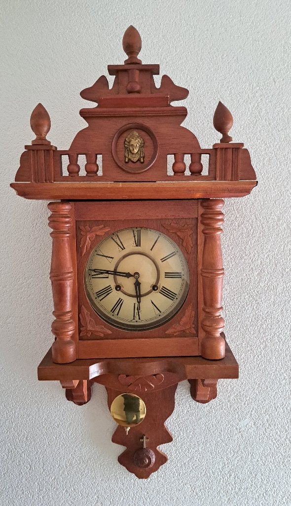 Houten wandklok met veel snijwerk, Antiek en Kunst, Ophalen