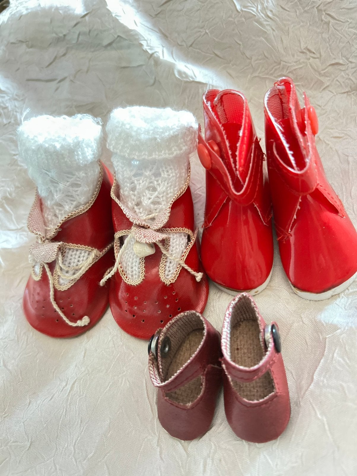 3 paar poppen-beren schoentjes laarsjes rood pr.v.alles, Verzamelen, Poppen, Ophalen of Verzenden, Zo goed als nieuw, Accessoires