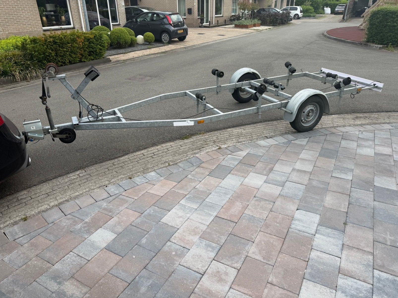 Boottrailer heeft een boot van 525x200cm op gelegen., Watersport en Boten, Ophalen, Gebruikt, Minder dan 6 meter, Overige typen