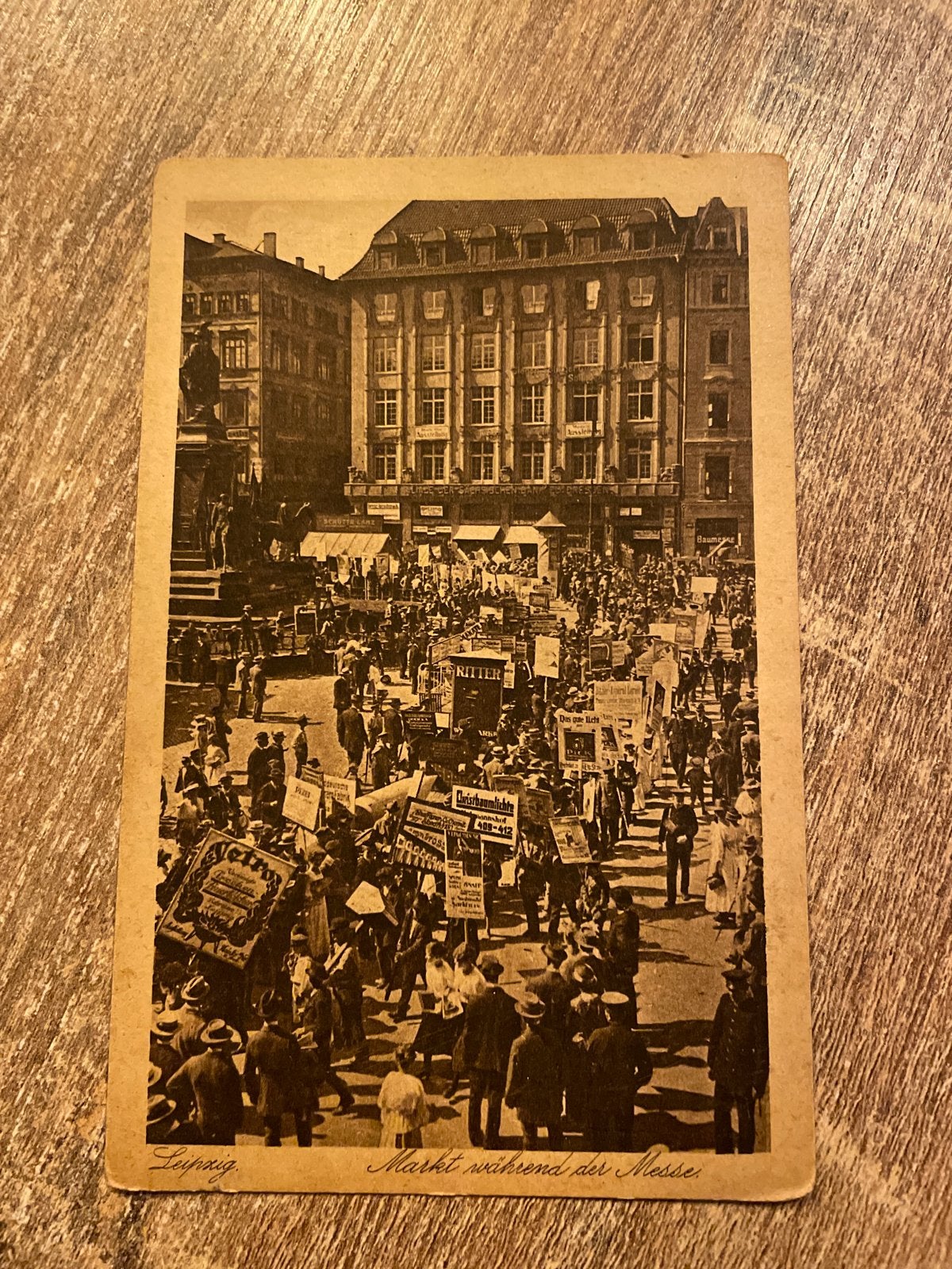 Oude ansichtkaart Leipzig: Markt tijdens de Messe (voor 1920, Ophalen of Verzenden, Gelopen, Duitsland