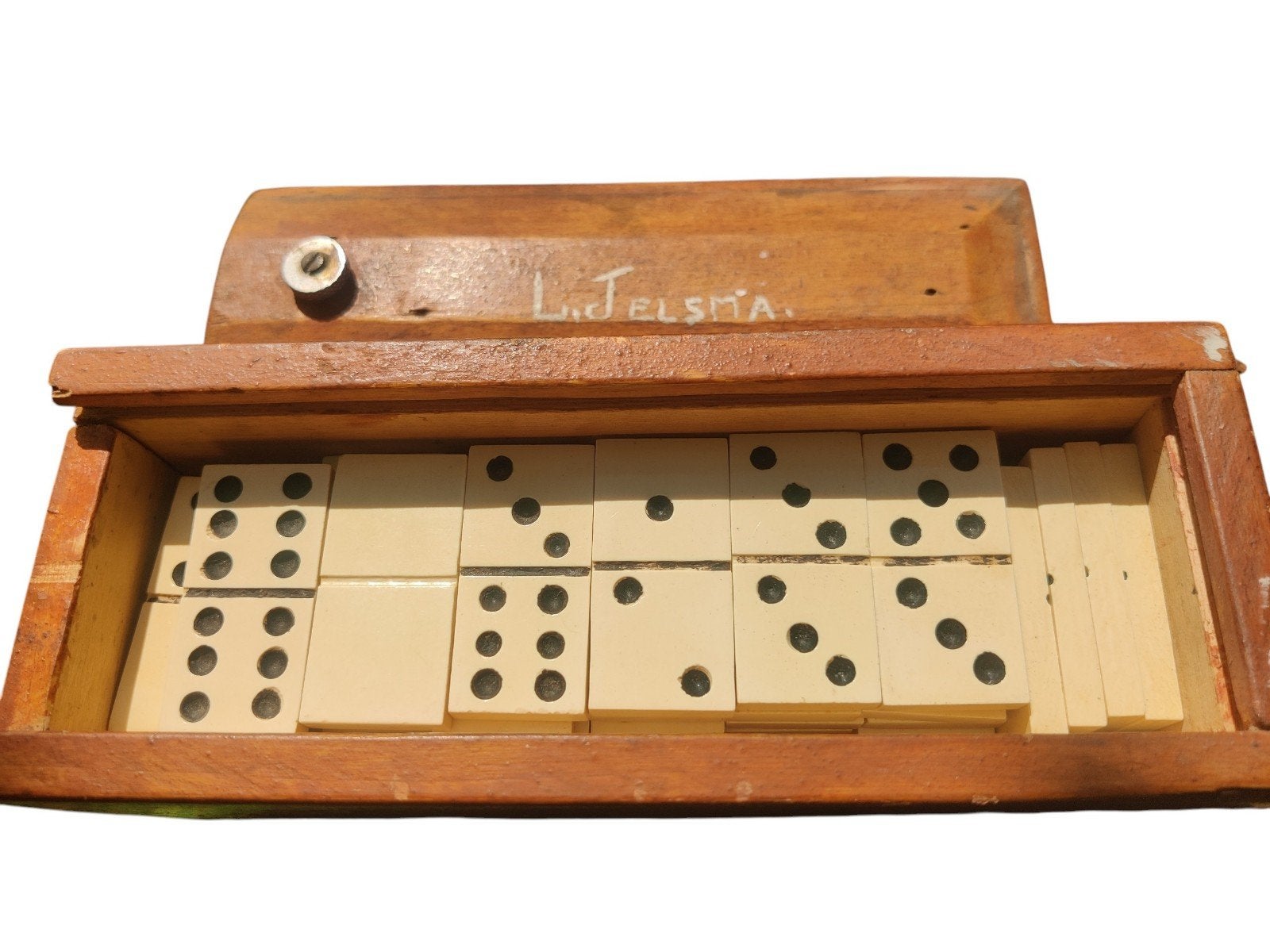 Antieke domino doos spel, Ophalen