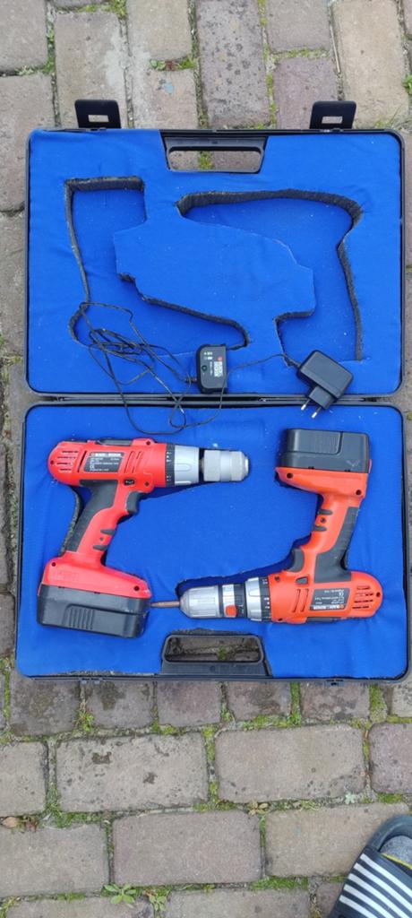 2x Black & Decker Schroefmachine met Koffer en Lader, Doe-het-zelf en Verbouw, Gereedschap | Boormachines, Gebruikt, Variabele snelheid