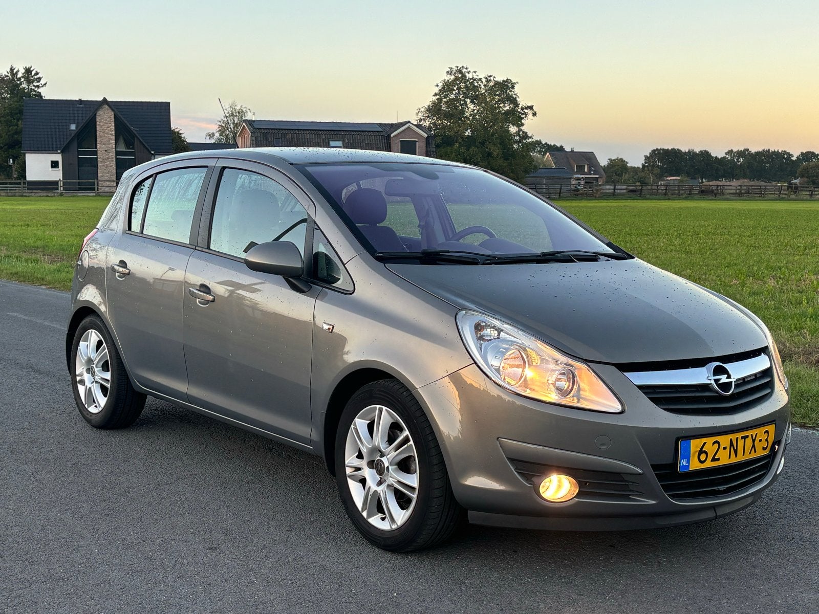 Opel Corsa (Cosmo) 1.4 16V 5D 2010 - 91.000 km nap - clima, Auto's, Voorwielaandrijving, Euro 5, 1063 kg, Parkeersensor