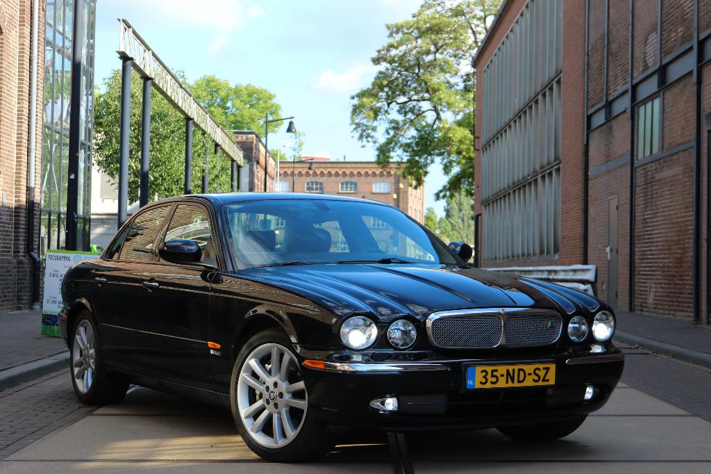 Jaguar XJR 4.2 V8 S/C - 396PK - Youngtimer - Onderhoudshist., Automaat, Achterwielaandrijving, 1634 kg, Zwart