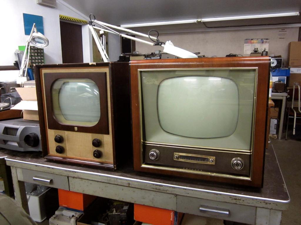 2 philips televisies, Antiek en Kunst, Antiek | Tv's en Audio, Ophalen