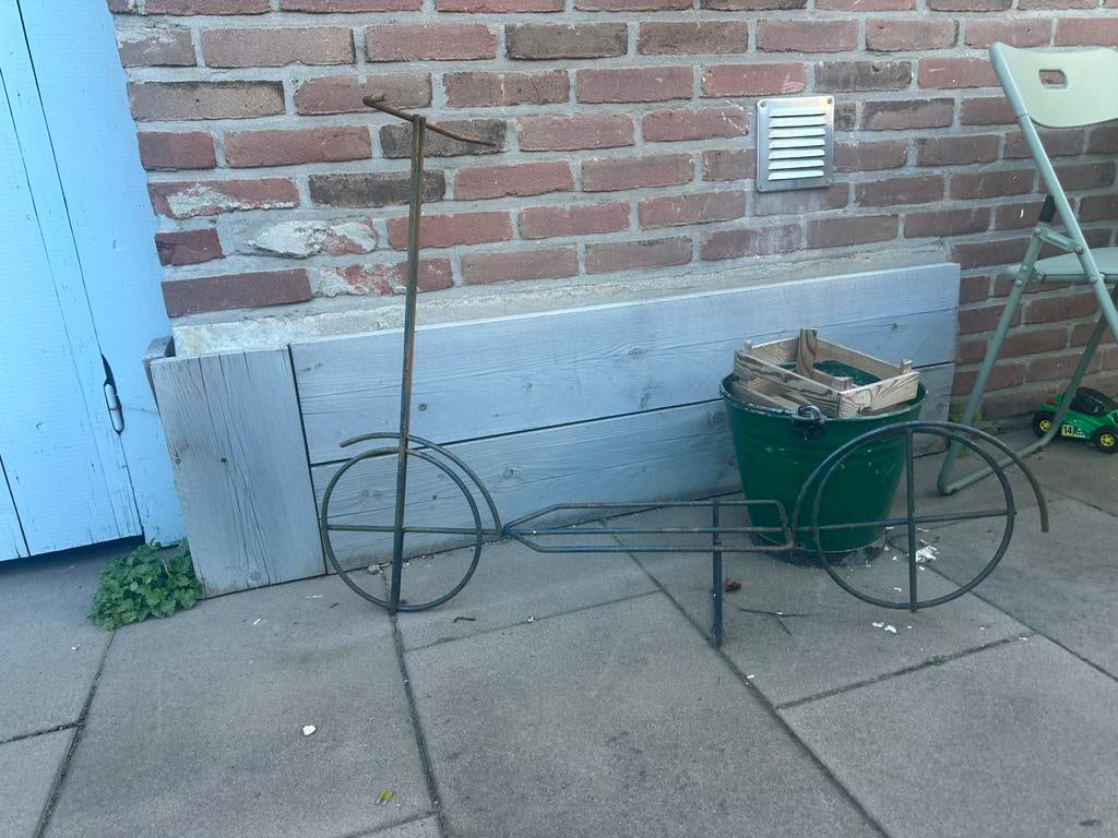Metalen fietsje/step, Tuin en Terras, Ophalen, Rond, Zo goed als nieuw, Metaal