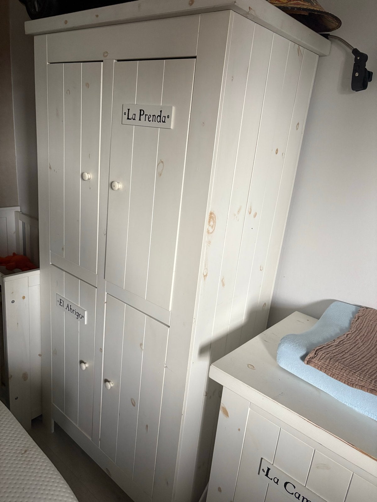 Complete babykamer: ledikant, commode en kledingkast, Ophalen of Verzenden, Gebruikt, Jongetje of Meisje