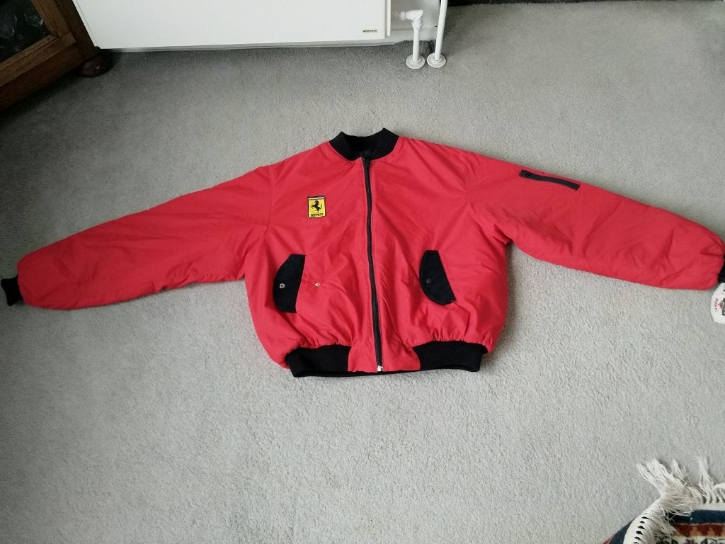 FERRARI bomber jacket maat s/m nieuw ongedragen, Overige typen, Nieuw, Ophalen of Verzenden, Rood