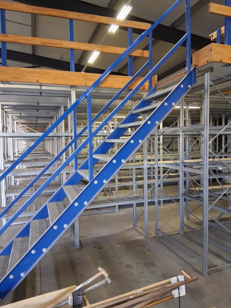 Stalen trap zoldertrap, Ophalen, Zo goed als nieuw