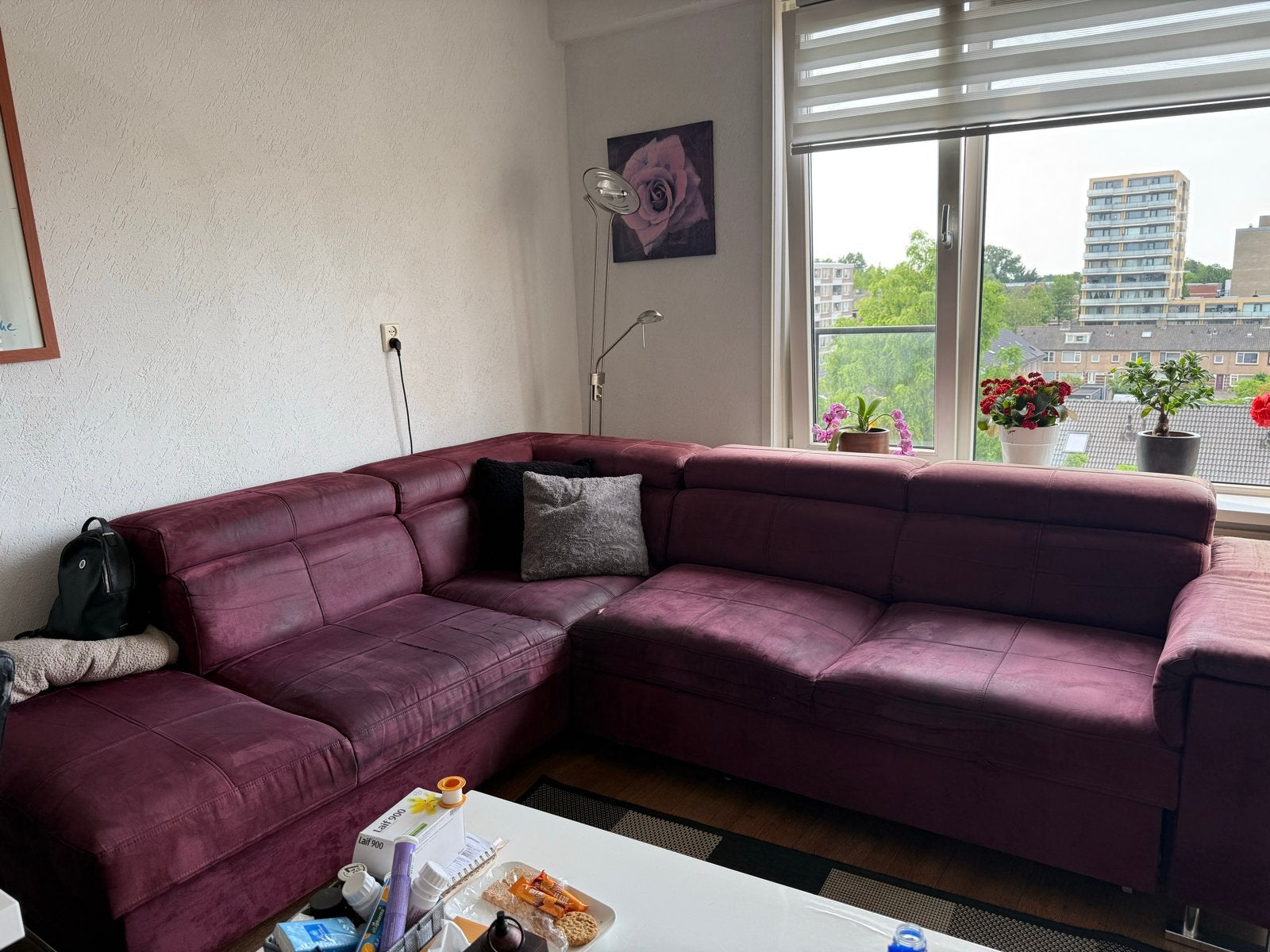 GRATIS Ruime paarse hoekbank, gebruikt, Huis en Inrichting, Banken | Bankstellen, Ophalen, 250 tot 300 cm, Gebruikt, 100 tot 125 cm