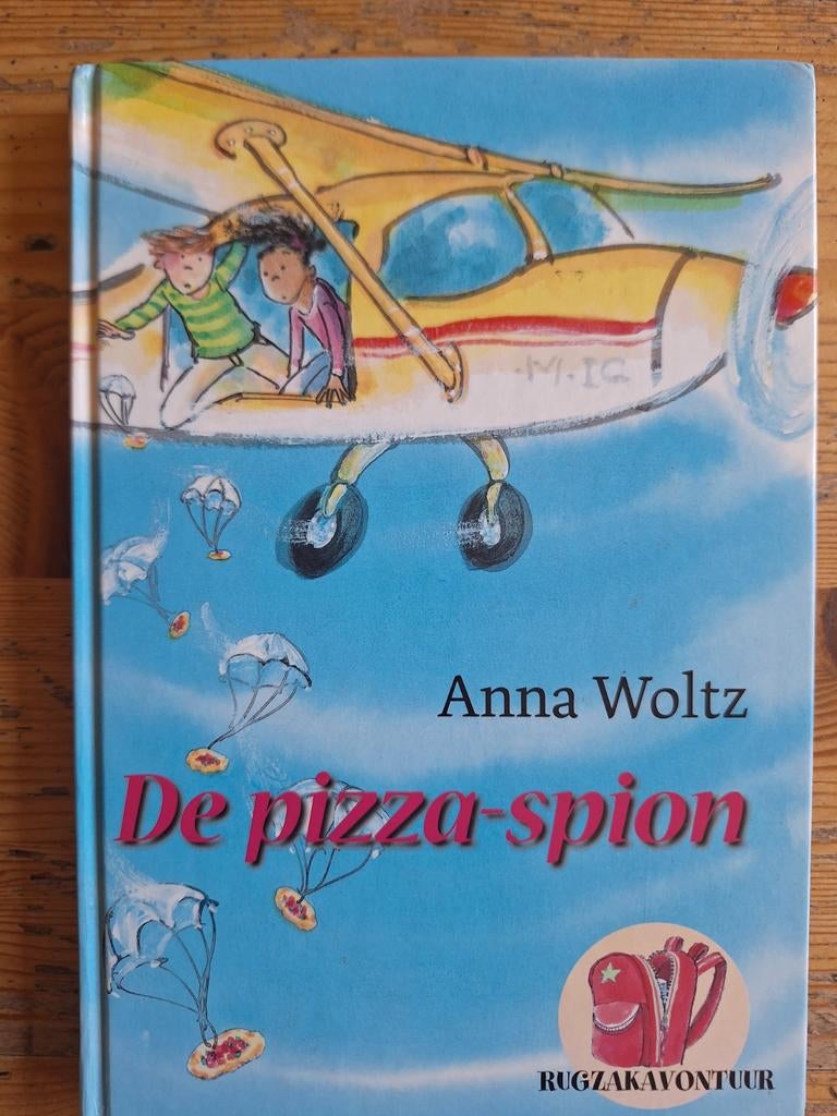 De pizza-spion - Anna Woltz (Rugzakavontuur), Ophalen of Verzenden, Zo goed als nieuw, Anna Woltz, Fictie algemeen
