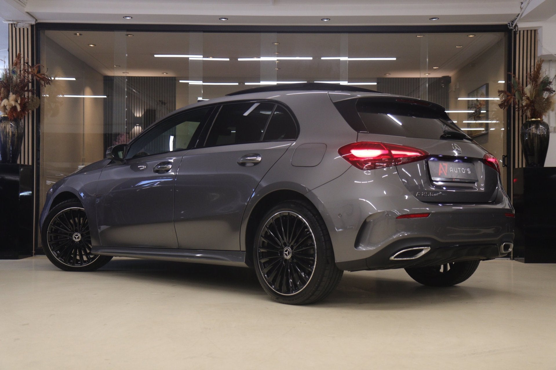 Mercedes-Benz A-klasse 250 e AMG Line PANO/360CAM/HUD/ACC/BL, Auto's, Gebruikt, Euro 6, Alcantara, 163 pk