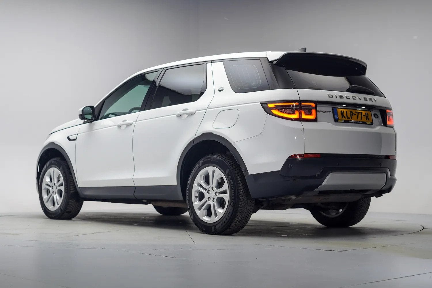 Land Rover Discovery Sport P300e 1.5 PHEV S Aut. [ LED Navi, 309 pk, Discovery Sport, Wit, Leder