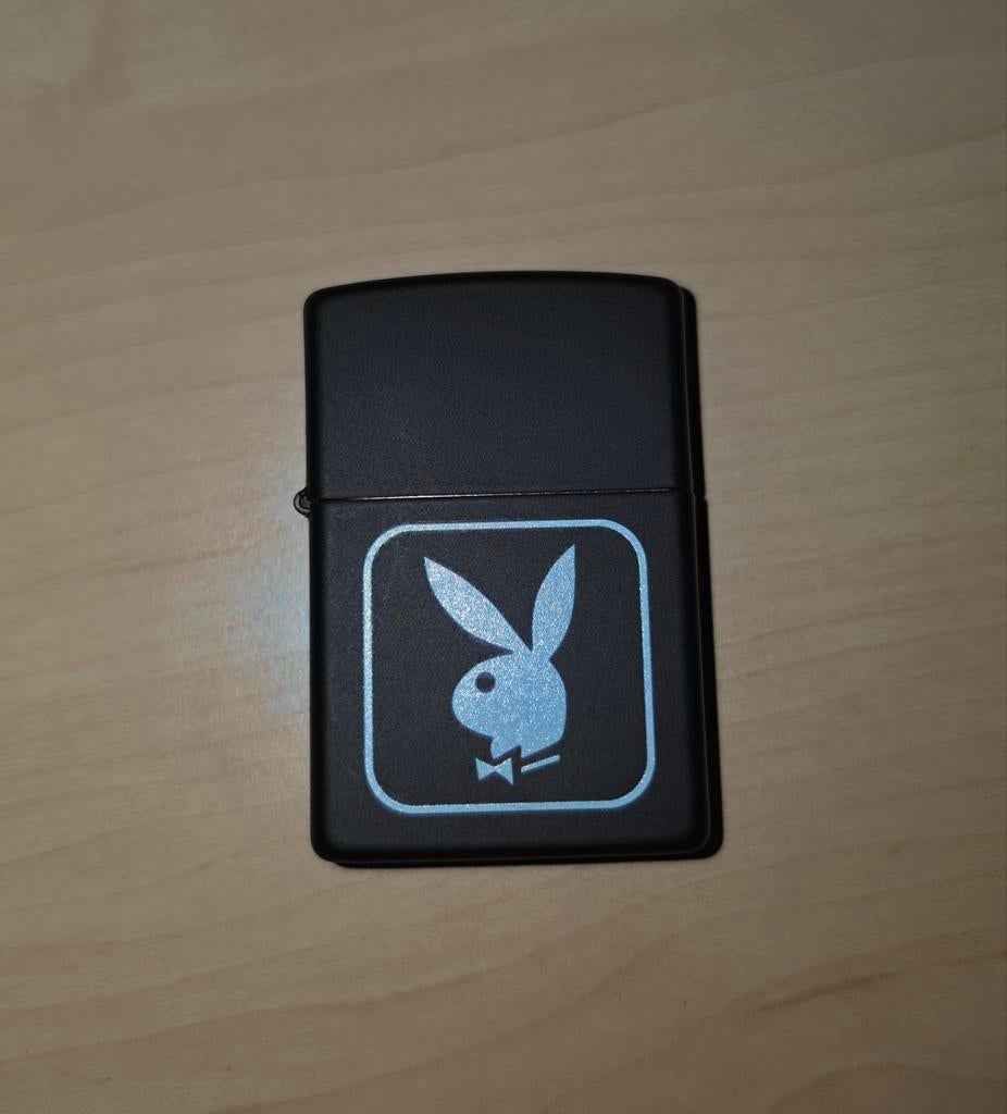 Zippo x Playboy x ASSC Aansteker - Goede Staat, Ophalen of Verzenden, Gebruikt, Aansteker