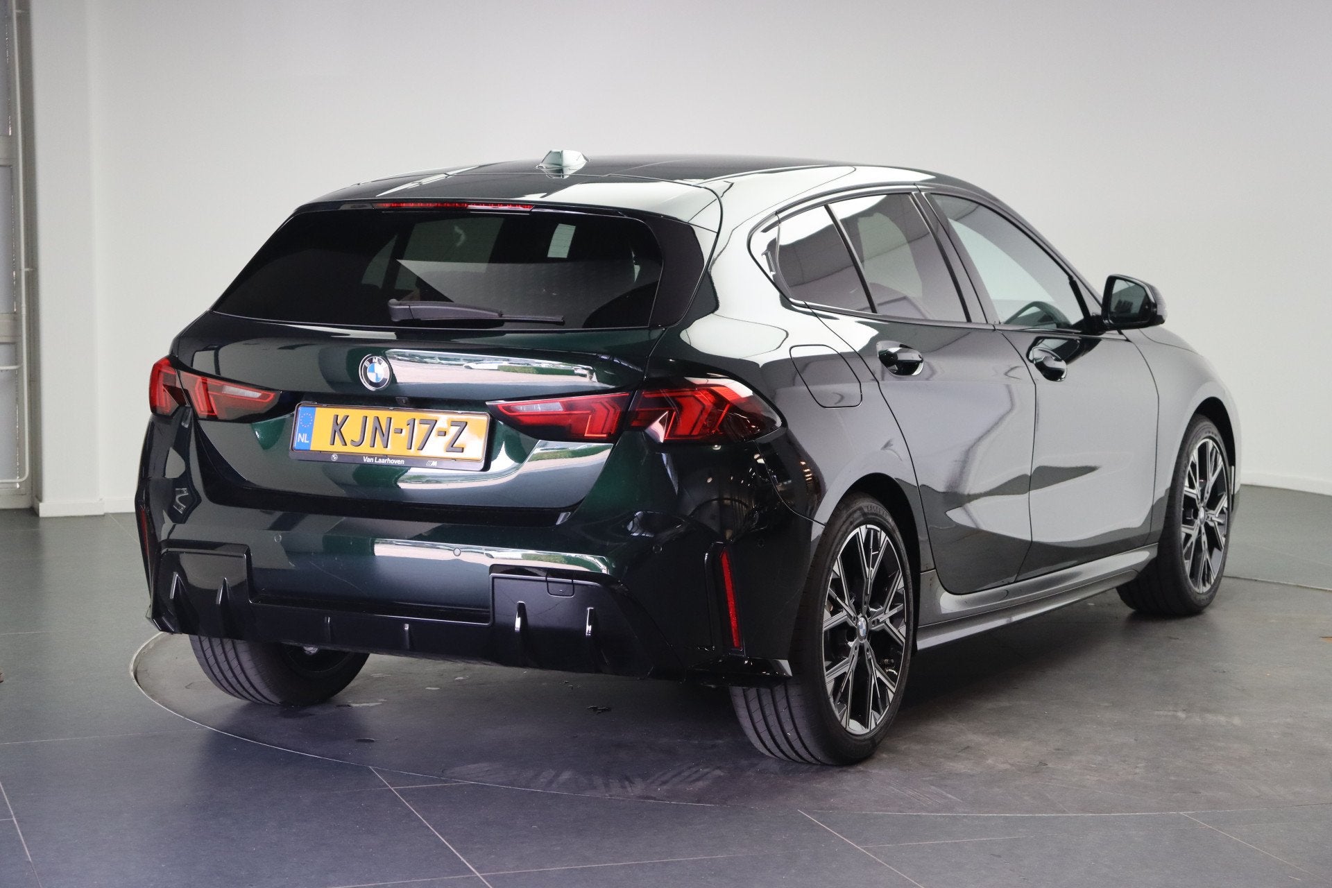 BMW 1 Serie 120 M Sport Automaat / Sportstoelen / Comfort Ac, Auto's, BMW, Stoelverwarming, Euro 6, 156 pk, Met garantie (alle)