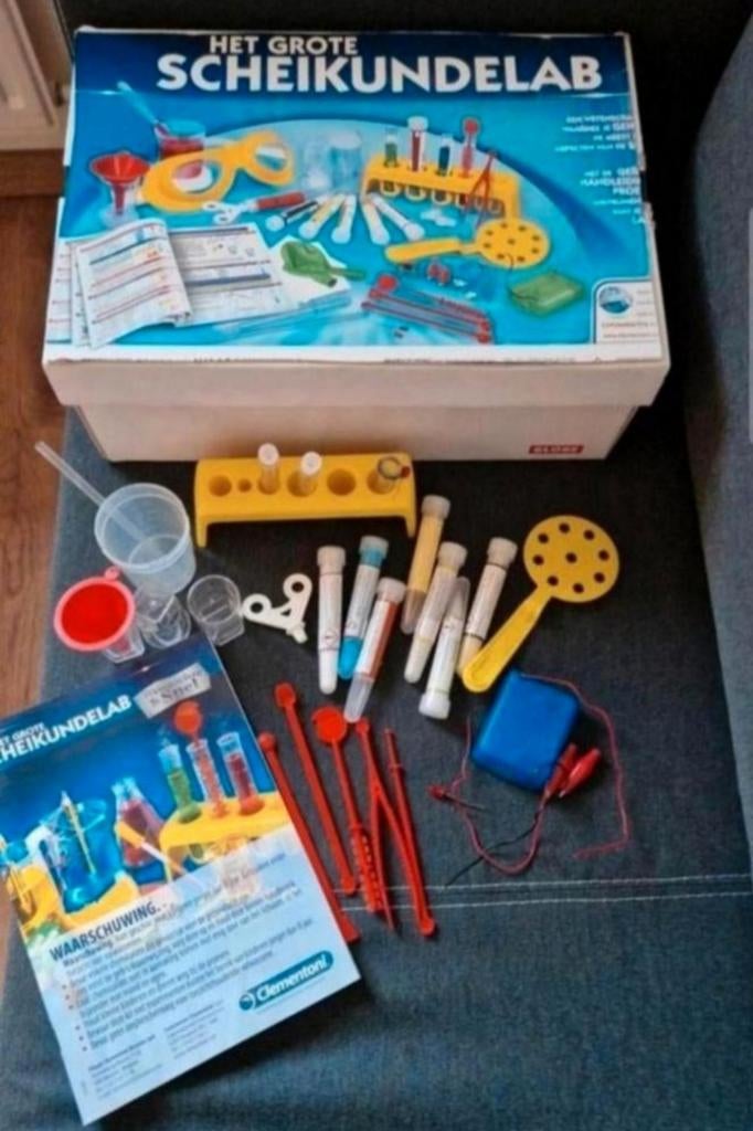 Clementoni het grote scheikundelab, Kinderen en Baby's, Speelgoed | Educatief en Creatief, Ophalen of Verzenden, Zo goed als nieuw