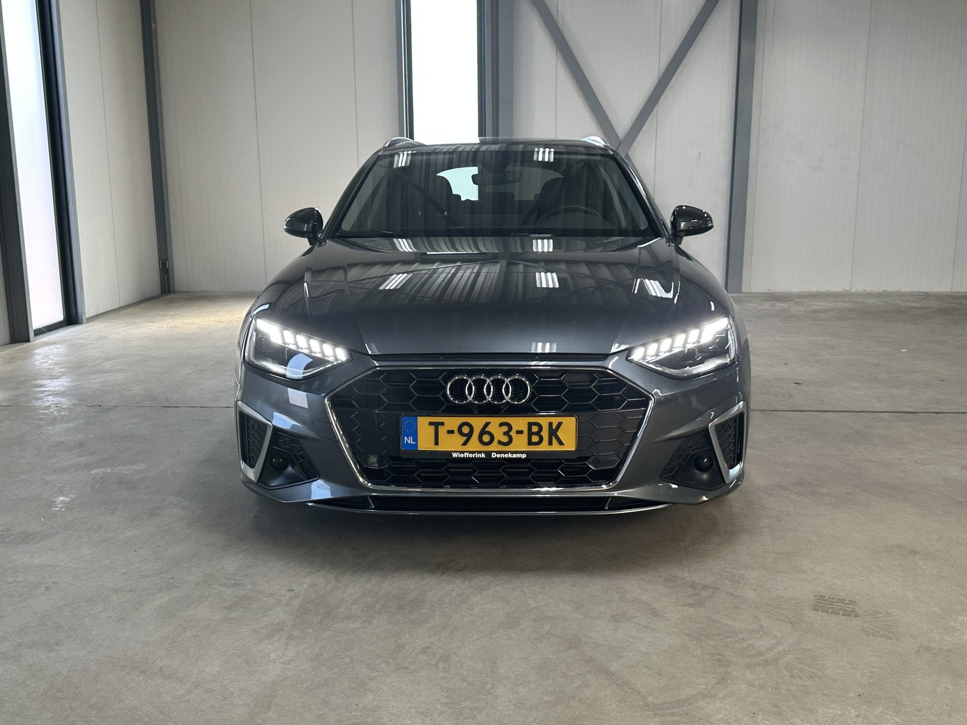 Audi A4 Avant 35 TFSI S edition | Leder | Trekhaak |, 12 maanden, Gebruikt, 4 cilinders, A4