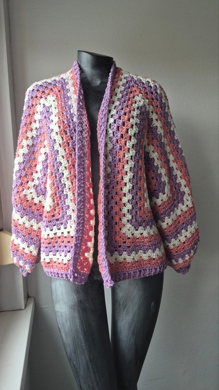 Gehaakt hexagon vest in roze, paars en wit tu, Maat 38/40 (M), Meerkleurig, Ophalen of Verzenden, Zo goed als nieuw
