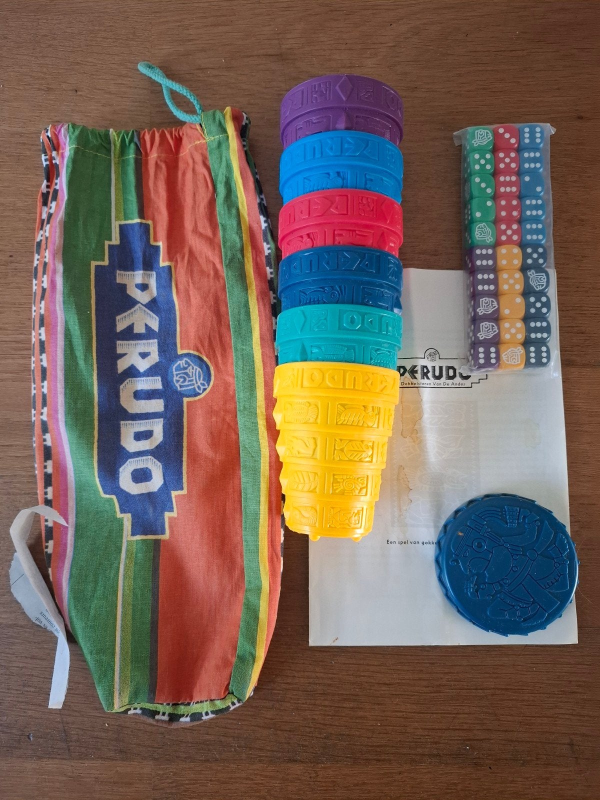 Perudo dobbelspel - Bluff/ Liar's Dice, Hobby en Vrije tijd, Gezelschapsspellen | Bordspellen, Jumbo, Gebruikt, Vijf spelers of meer