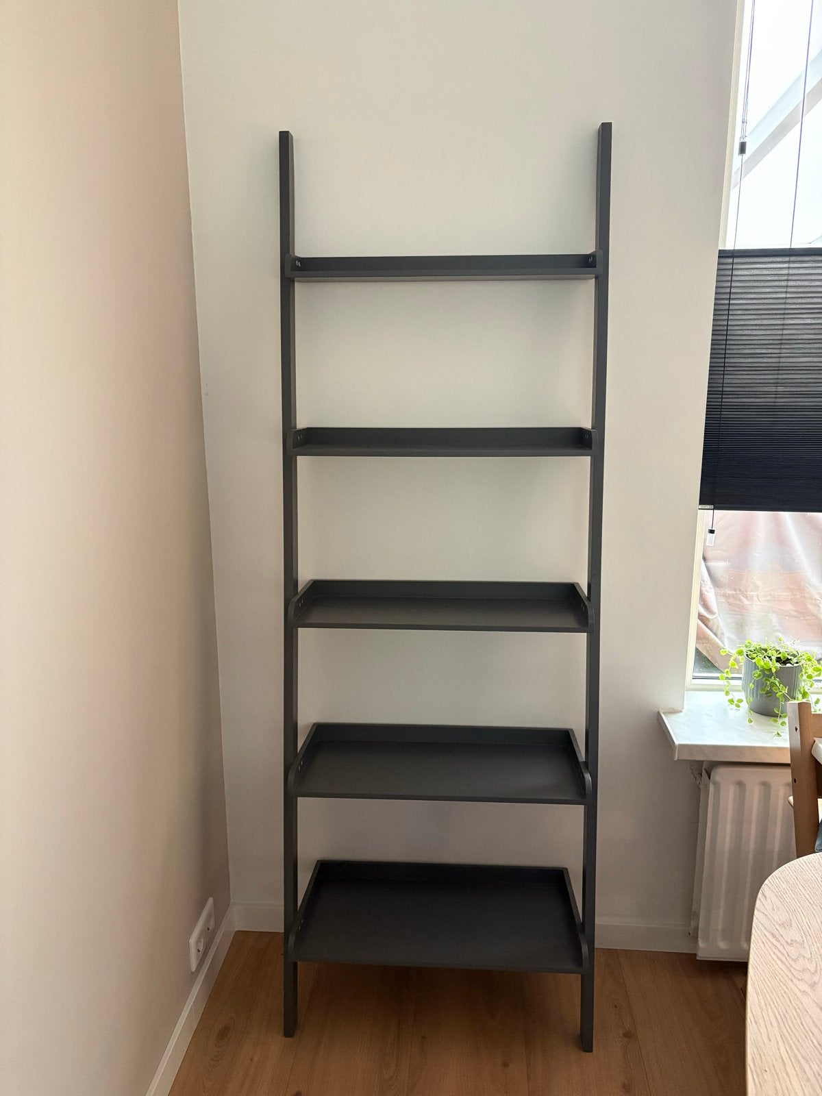 Donkergrijs ladder wandrek Woonexpress