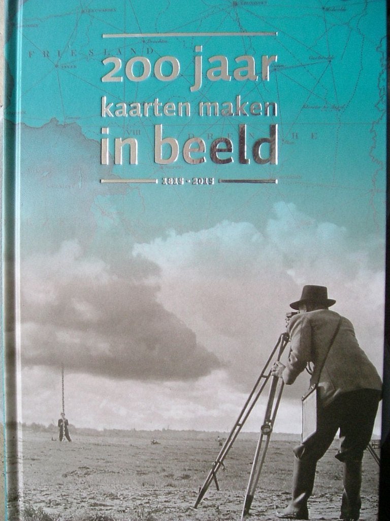 200 jaar kaarten maken in beeld, 1815 - 2015., Overige typen, Ophalen of Verzenden, Zo goed als nieuw, 1800 tot 2000