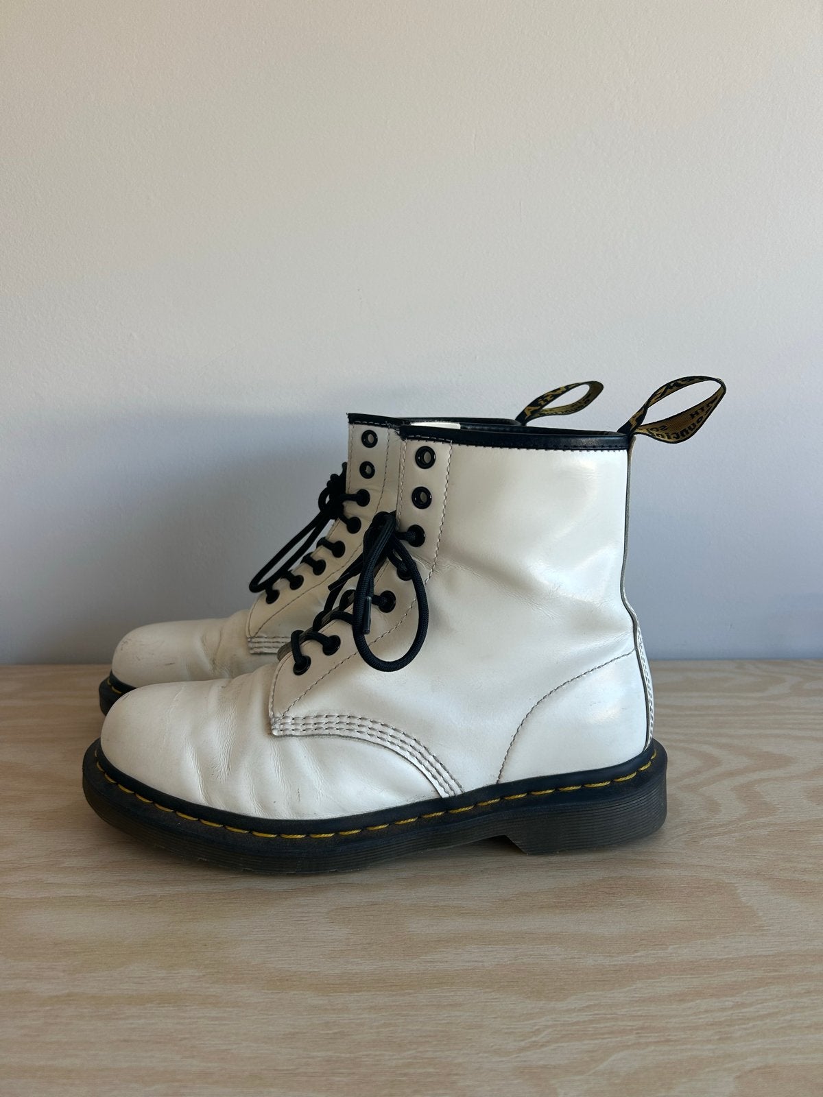 Witte Dr. Martens laarzen - Maat 39, Kleding | Dames, Ophalen of Verzenden, Gedragen, Wit, Lage of Enkellaarzen