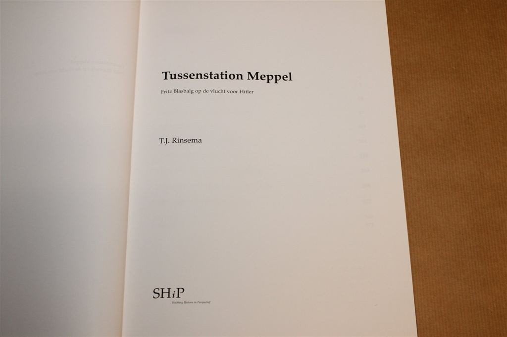 Tussenstation Meppel — Vlucht voor Hitler, Westerbork, Boeken, Ophalen of Verzenden, Tweede Wereldoorlog, Zo goed als nieuw, Overige onderwerpen