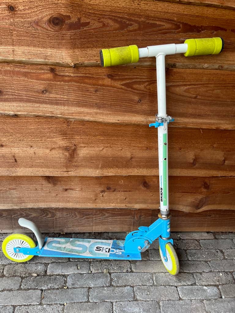 Skids step - Blauw met geel, Fietsen en Brommers, Steps, Ophalen, Gebruikt, Gewone step