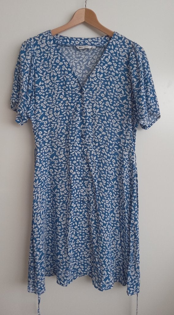 Only blauwe jurk met witte bloemen, maat M, nieuw, Only, Nieuw, Knielengte, Stichting Angel's Choice