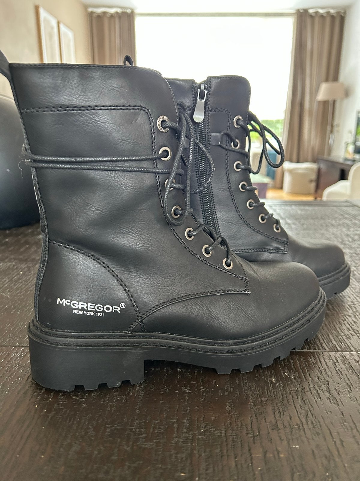 McGregor Zwarte Veterlaarzen - nieuw, Kleding | Dames, Schoenen, Ophalen of Verzenden, Zo goed als nieuw, Zwart, Lage of Enkellaarzen