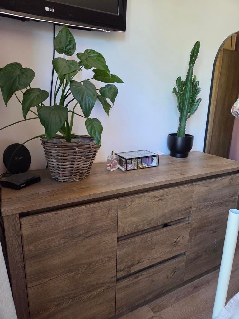 Houtenlook dressoir met lades en deuren, Huis en Inrichting, Kasten | Dressoirs, Ophalen, 100 tot 150 cm, Zo goed als nieuw, 25 tot 50 cm
