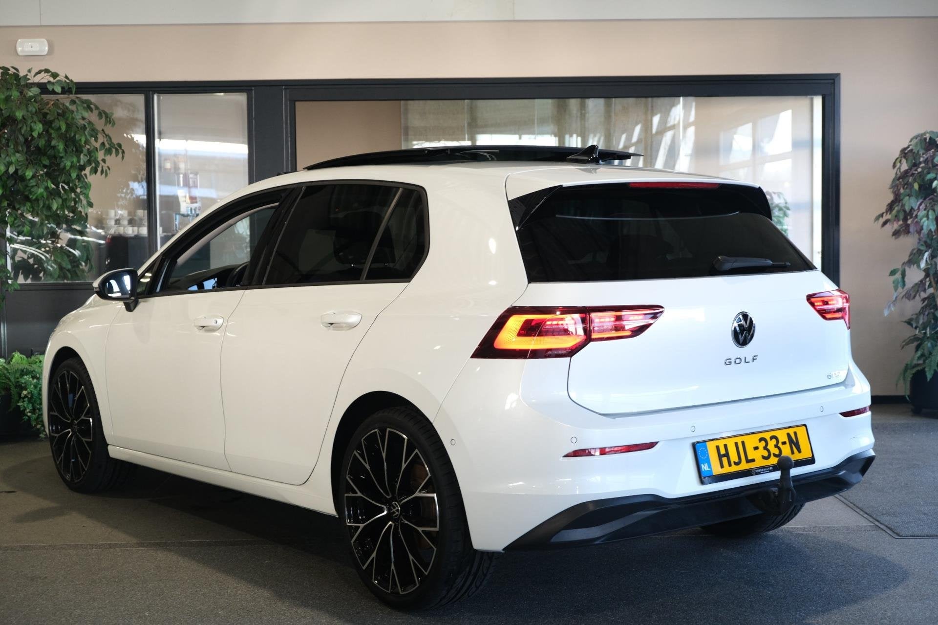 Volkswagen Golf 8 1.5 eTSI DSG Pano Led Navi ACC HUD CAM PDC, Auto's, Dealer onderhouden, Stof, 4 cilinders, 150 pk