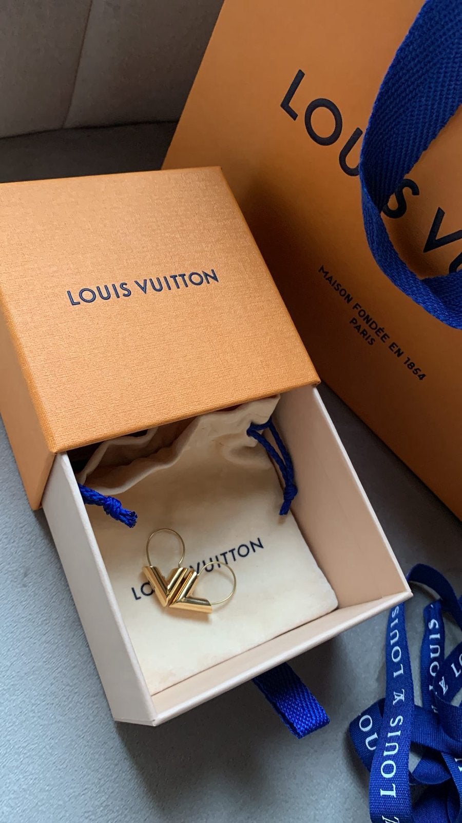 Louis Vuitton oorbellen, Overige materialen, Hangers, Nieuw, Ophalen of Verzenden
