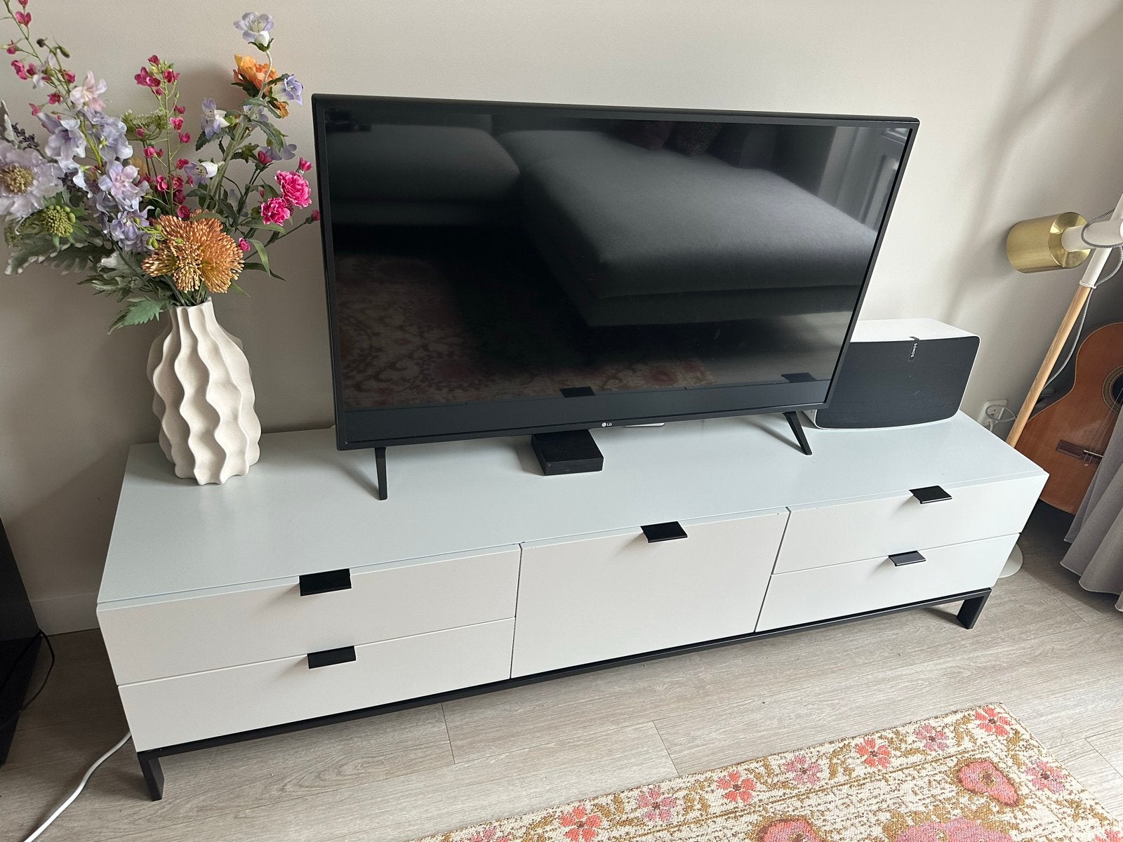 Modern TV-meubel met lades - Lichtgrijs met zwarte accenten, Ophalen, Overige materialen, Gebruikt, 150 tot 200 cm