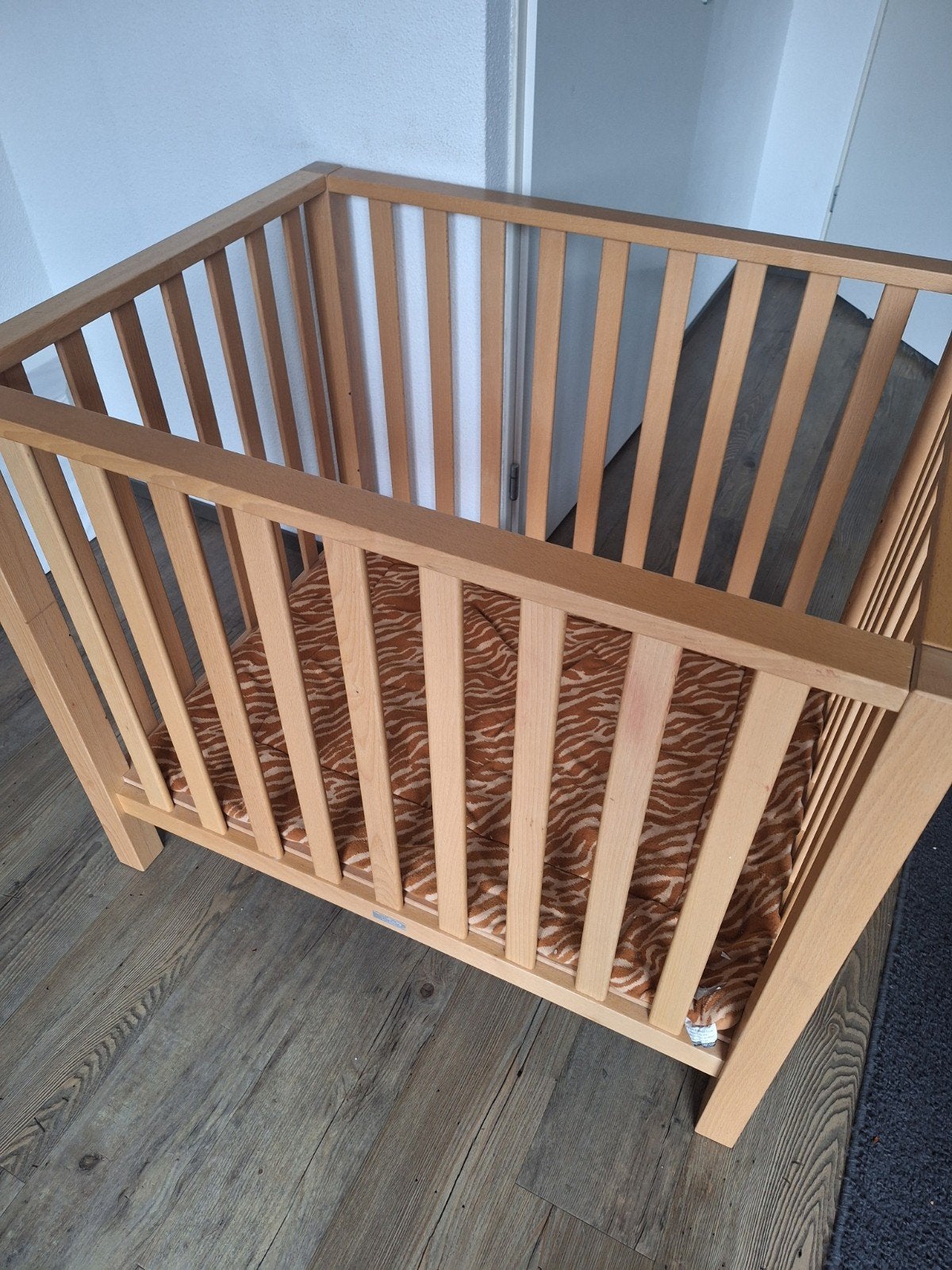 Houten Box met verstelbare bodem inclusief boxkleed, Ophalen, Gebruikt, Rechthoekig, In hoogte verstelbaar
