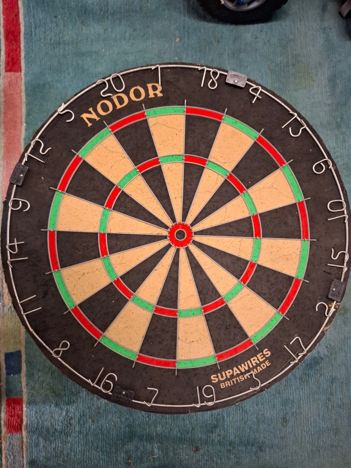 Professioneel Nodor dartbord - Superdik met mooie layout, Ophalen, Gebruikt, Dartbord