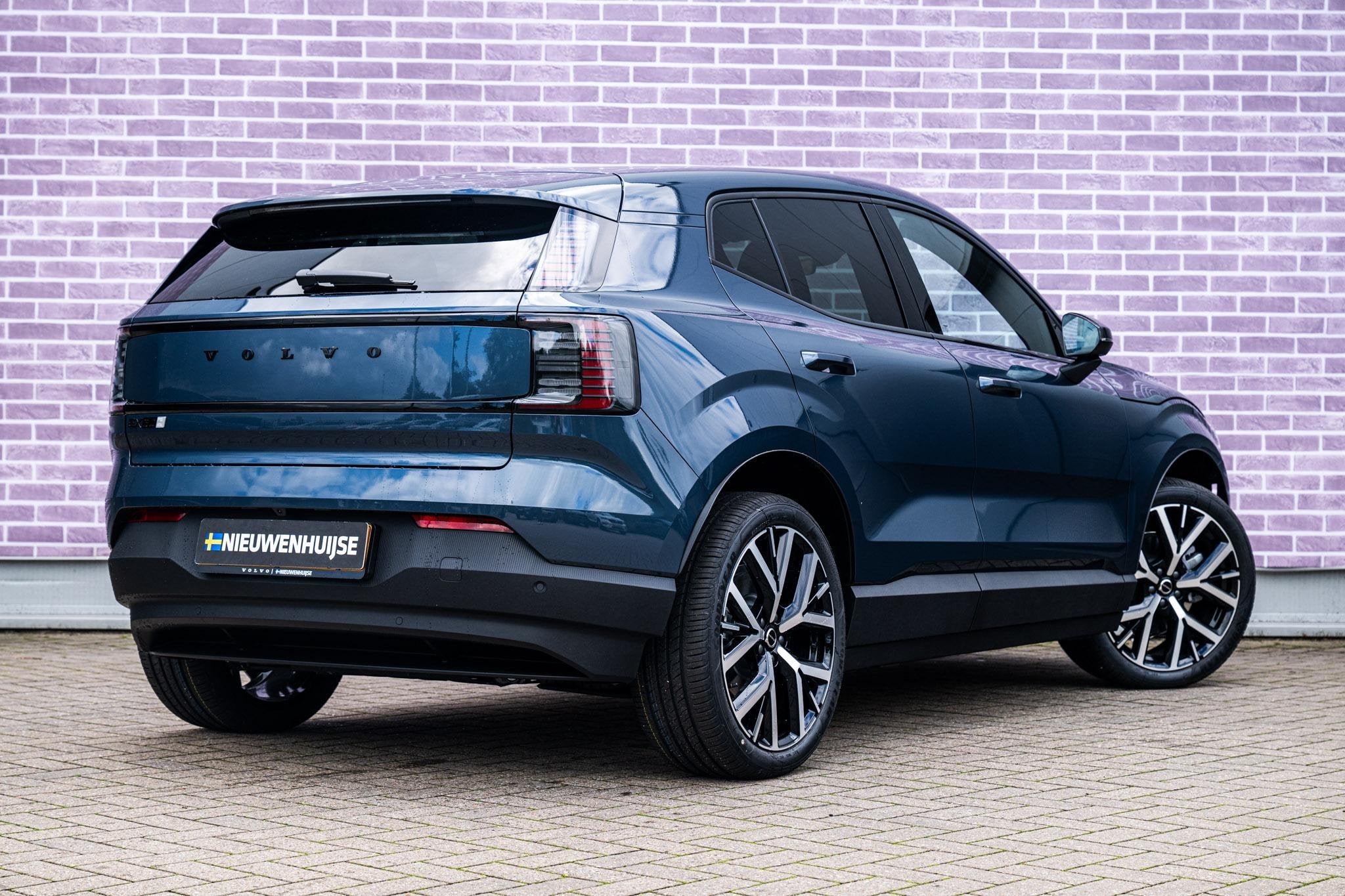 Volvo EX30 P5 Long Range Plus Black Edition Europa 69 kWh |, Auto's, Automaat, Achterwielaandrijving, Zwart, Blauw