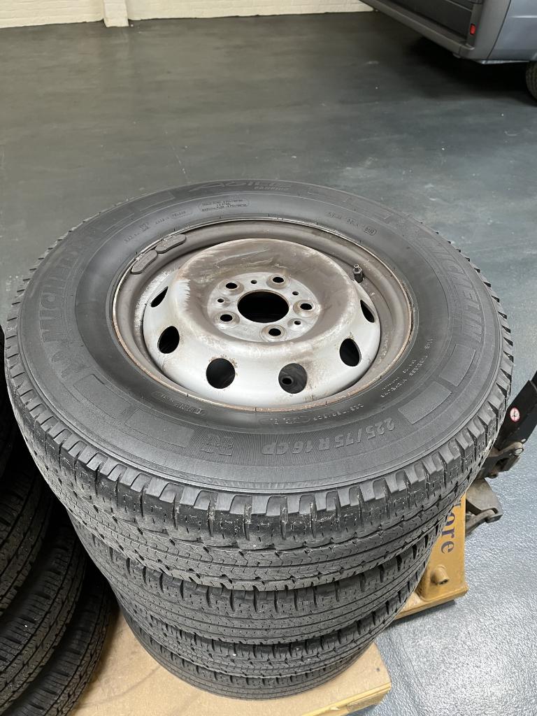 Set Velgen + Banden 5x130 Michelin Agilis Camping, Auto-onderdelen, Ophalen, 16 inch, Banden en Velgen, Bestelwagen