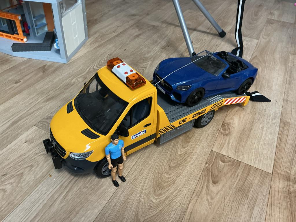 Bruder takelwagen met sportwagen en figuur, Ophalen, Gebruikt