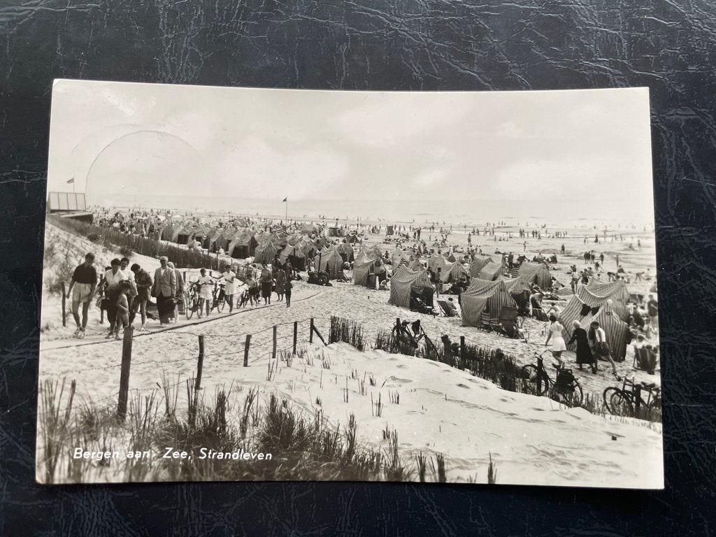 ansichtkaart / kaart van Bergen aan Zee, Strandleven 2., Verzamelen, Verzenden, 1920 tot 1940, Noord-Holland