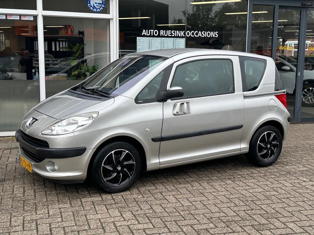 Peugeot 1007 1.6-16V GENTRY  AUTOM, Auto's, Automaat, 15 km/l, Gebruikt, 4 stoelen