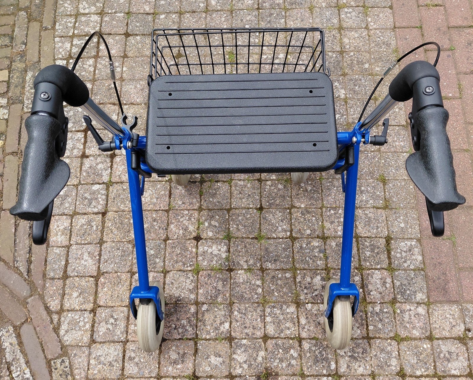 Een goed uitziende Rollator kleur Blauw, Ophalen of Verzenden, Opvouwbaar, Zo goed als nieuw