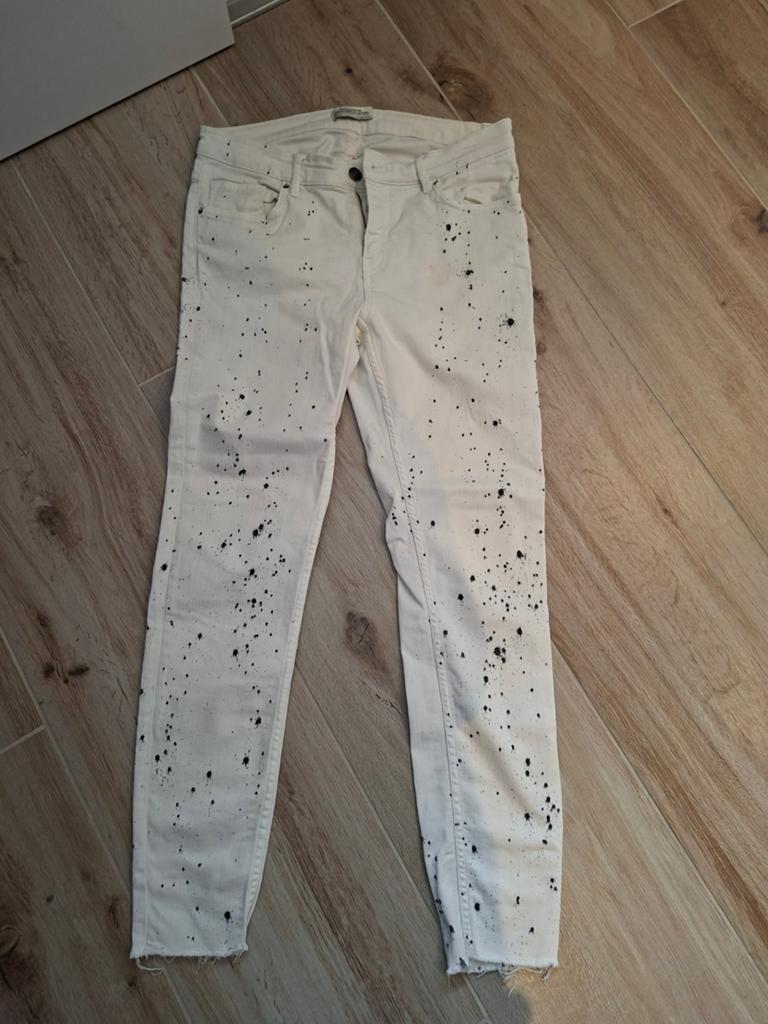 Zara spijkerbroek met verfspatten - W28/W29, Kleding | Dames, Ophalen of Verzenden, W28 - W29 (confectie 36), Gedragen, Wit