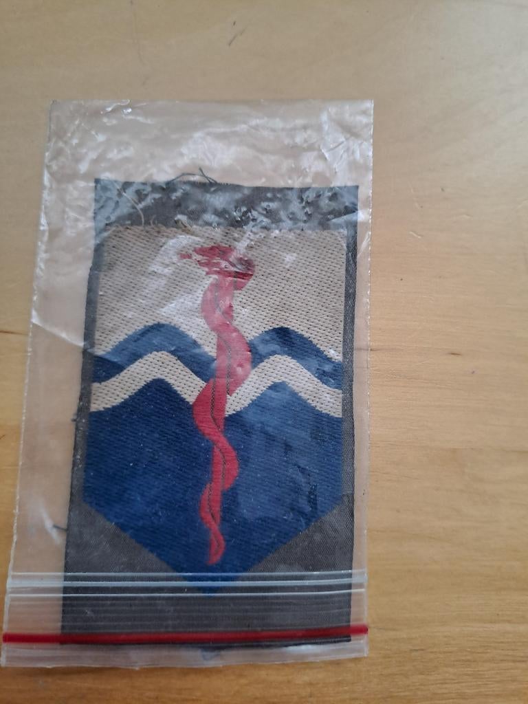 Arm embleem geneeskundig commando, Verzamelen, Militaria | Algemeen, Overige gebieden, Onbekend, Ophalen of Verzenden, Onbekend